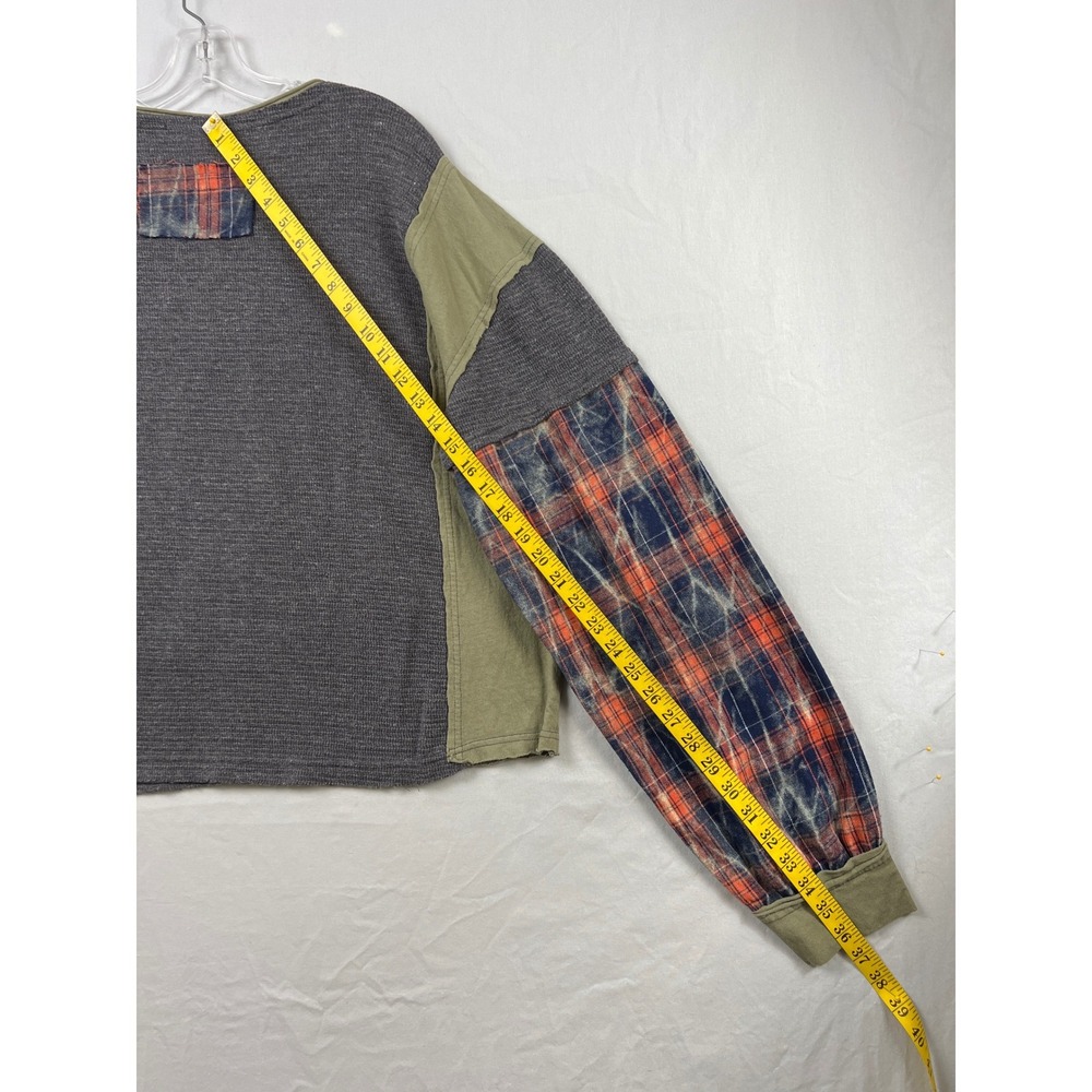 Oli & Hali Mixed Media Top Women Medium Gray Green Plaid Peace Sign Boho Grunge - Picture 8 of 9